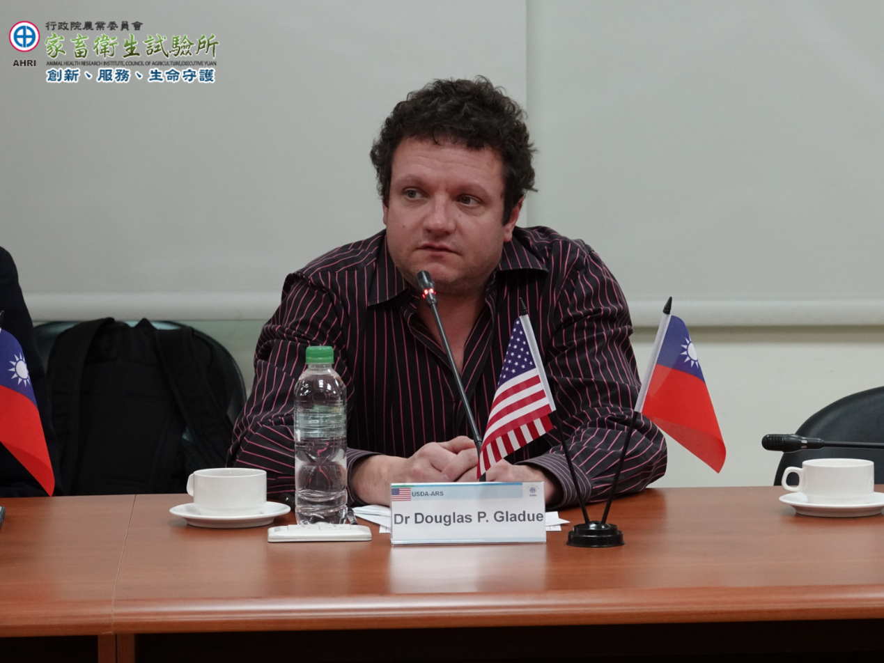 Dr. Douglas Gladue就非洲豬瘟疫苗發展進行專題演講,演講題目為「Current Status and Future Development for African Swine fever vaccines」。