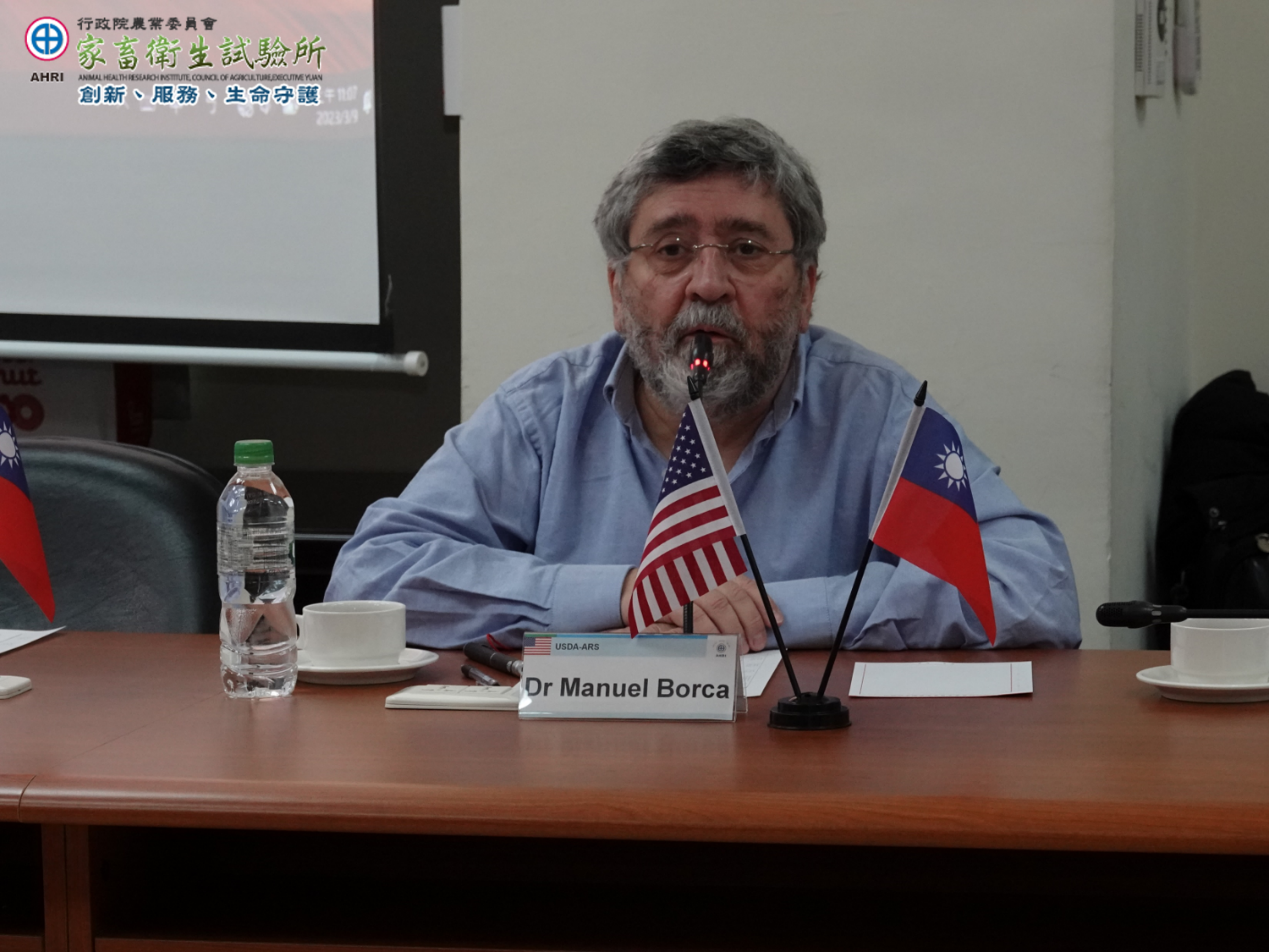 Dr. Manuel V. Borca就豬瘟疫苗發展進行專題演講,演講題目為「Rational development of a live attenuated antigenically marker CSF vaccine: Flag T4G」。
