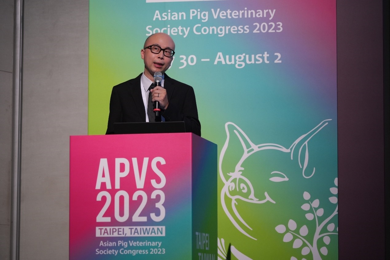 本所劉信盟先生於本屆亞洲豬病年會發表口頭論文「Comparing Competitive Fitness Different Genotypes of Classical Swine Fever Viruses in Pigs」，照片引用自本屆APVS官網。