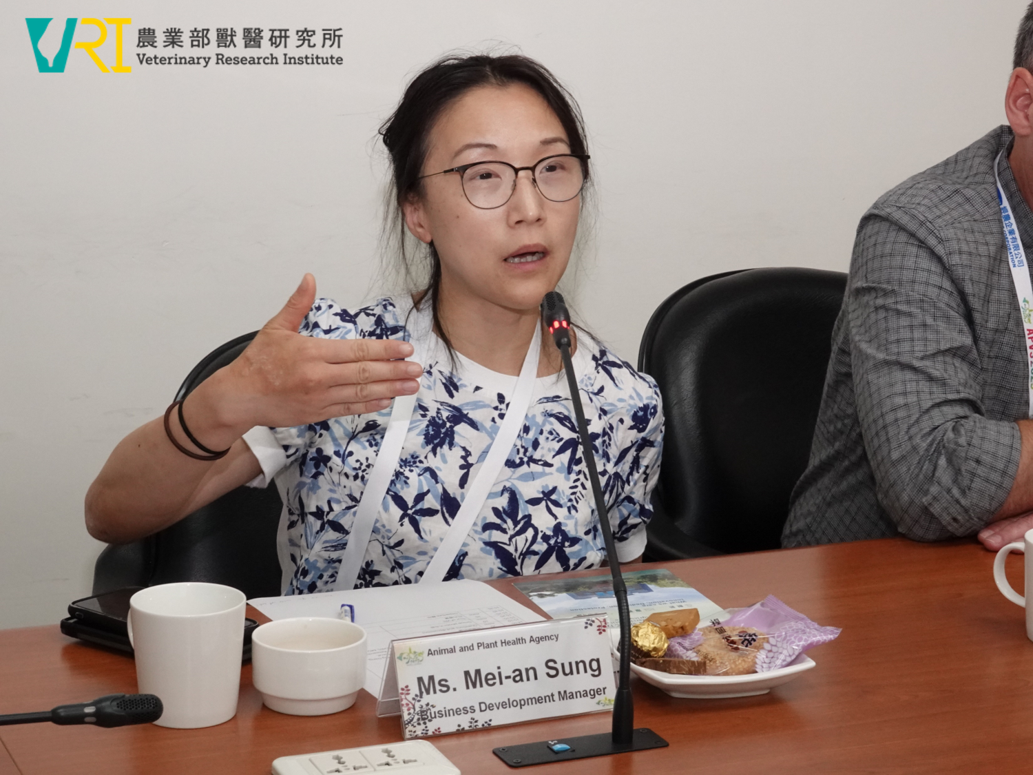 英國動植物防疫檢疫署商業發展部宋玫恩經理就本所相關業務及研究成果提出意見,並與本所同仁進行相關討論及交流。