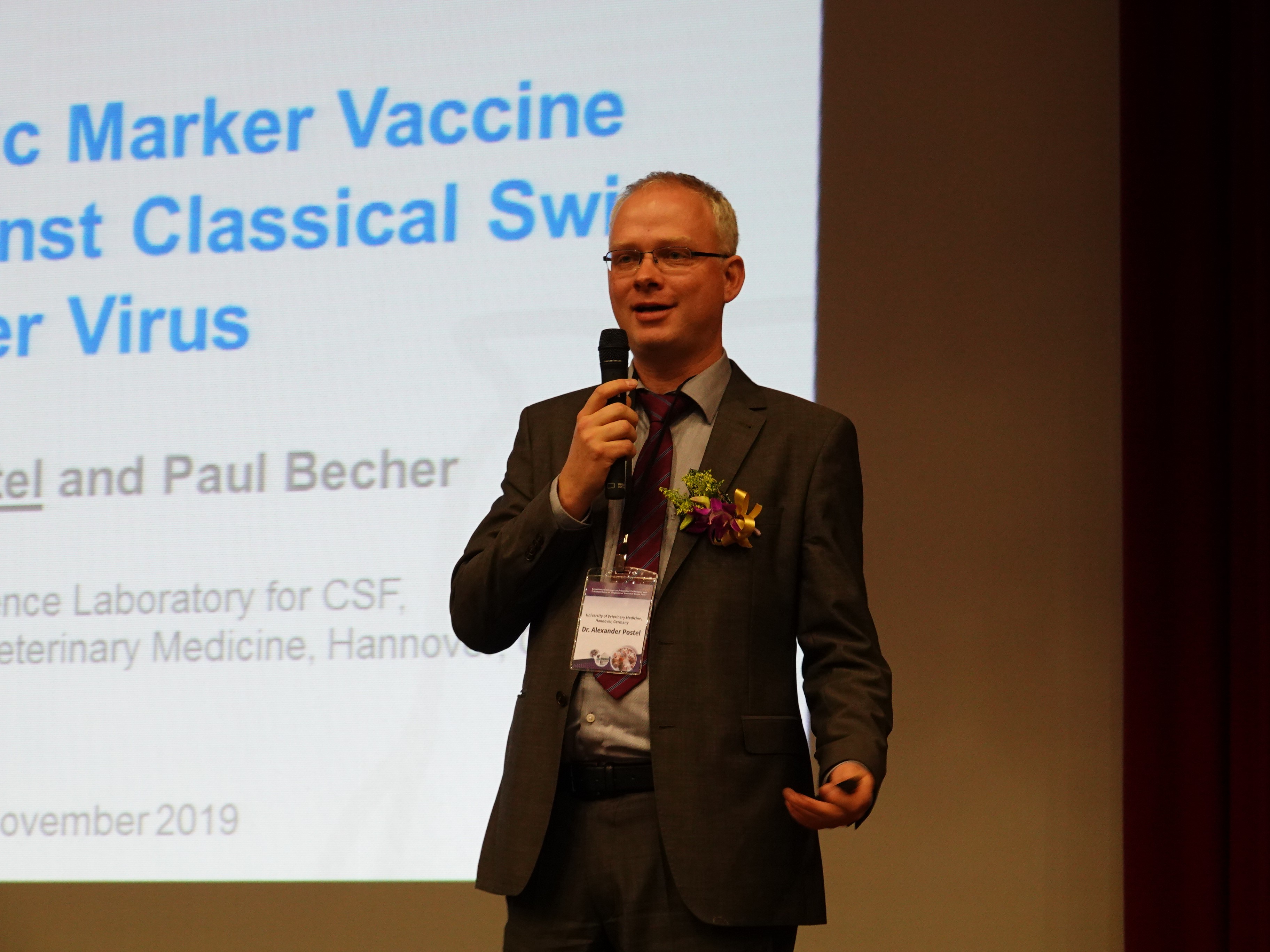 德國漢諾威大學Alexander Postel博士報告：新型豬瘟嵌合病毒疫苗