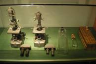獸醫防疫技術資料館內照片-舊式顯微鏡